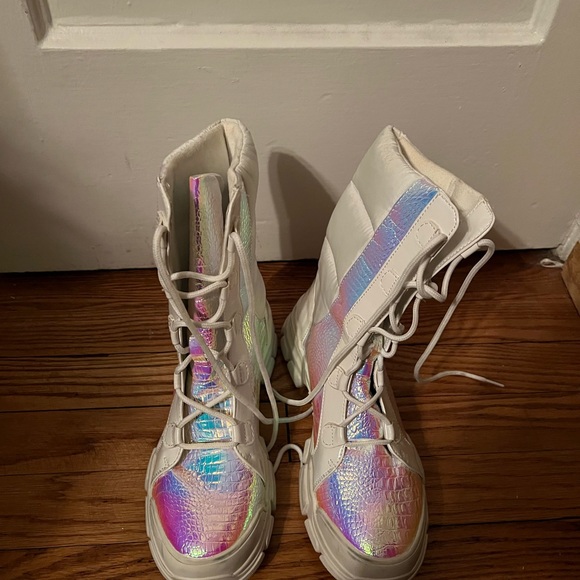 Fashion Nova Irridescent Snow Boots - Picture 6 of 6